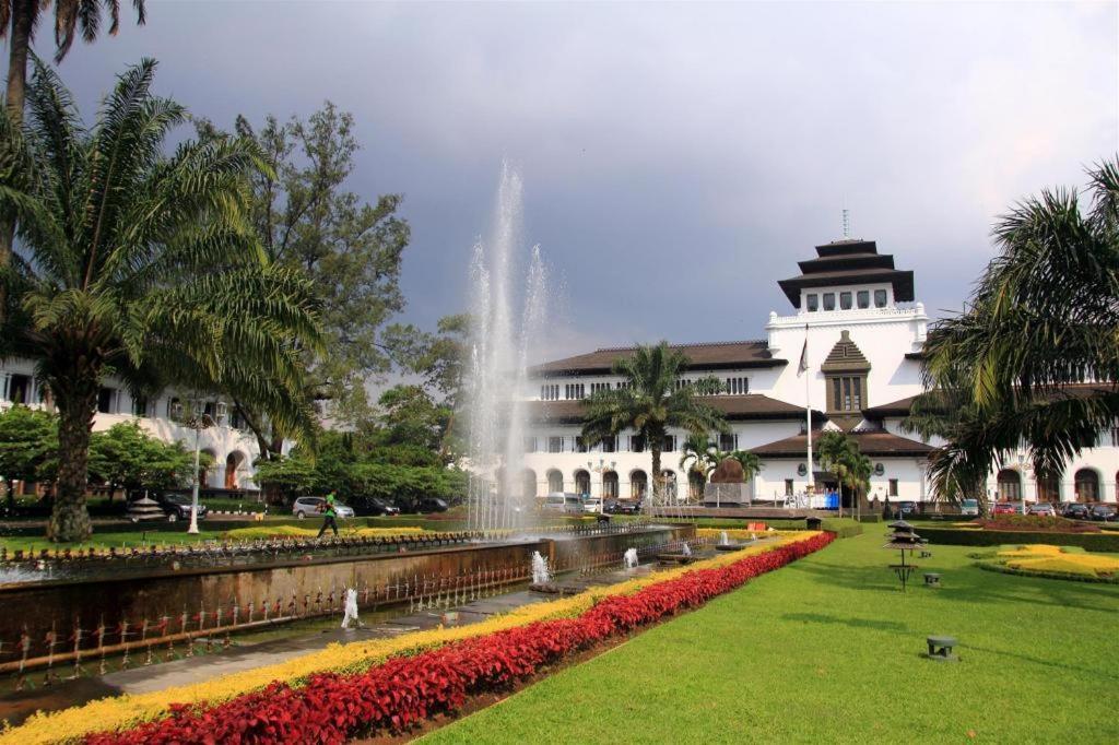 Mine Home Hotel Bandung Exteriör bild